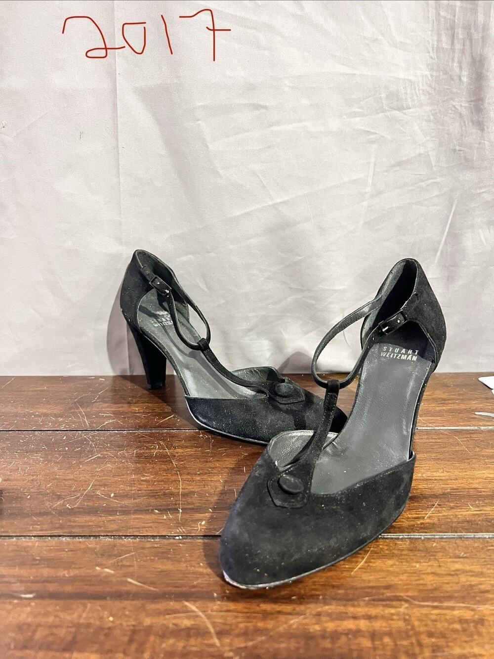 Stuart Weitzman black suede T-strap pumps Size 7.5 TG2017